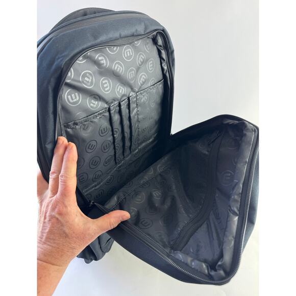 TravisMathew 22L Approach Backpack Black 15" Laptop Fleece Sunglasses Pocket - Picture 5 of 10